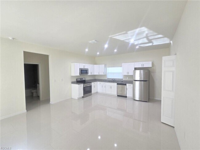 Building Photo - 2709 25th St SW