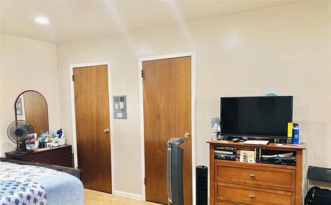Foto del edificio - 3600 Charles Ct