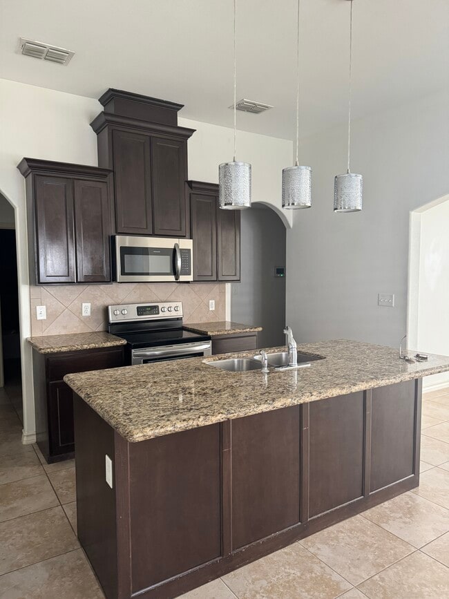 Building Photo - 212 Sandhill Oak Dr