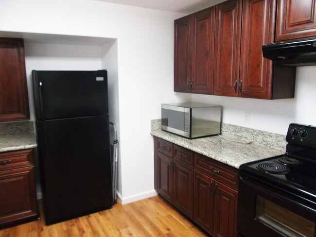 Kitchen - 6225 Cedarwood Ave