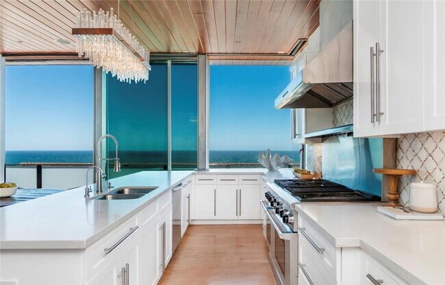 Foto del edificio - 3316 N Crest Dr