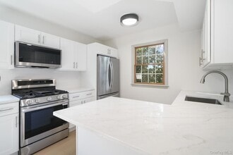 Building Photo - 7 N Dearman St