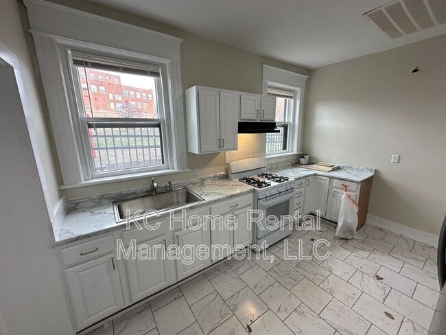 Building Photo - 3324 Baltimore Ave