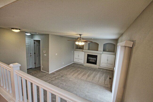 Building Photo - 4 bed 3.5 bath open & bright Bradbury Ranc...