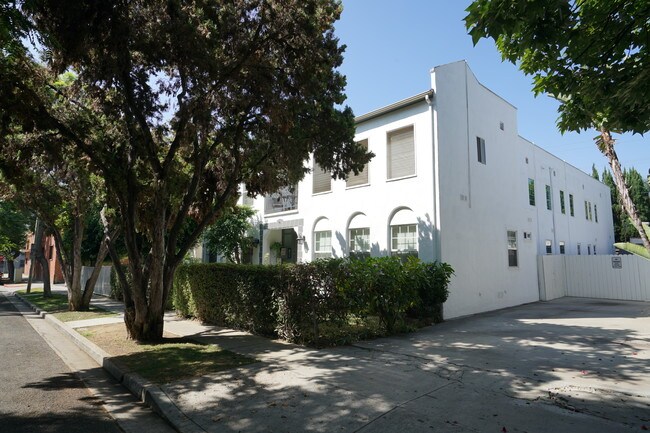 Foto del edificio - 1119 Poinsettia Drive