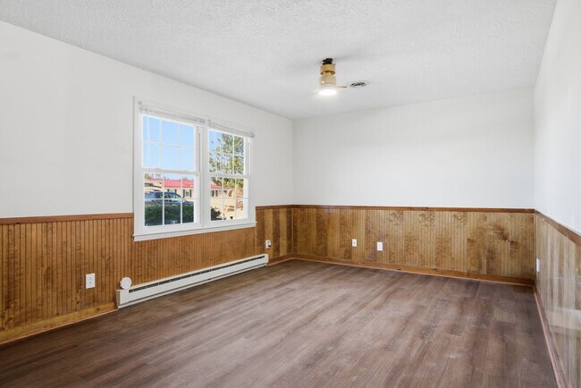 Foto del edificio - 3 bed, 1 bath.  Pet Friendly New remodel