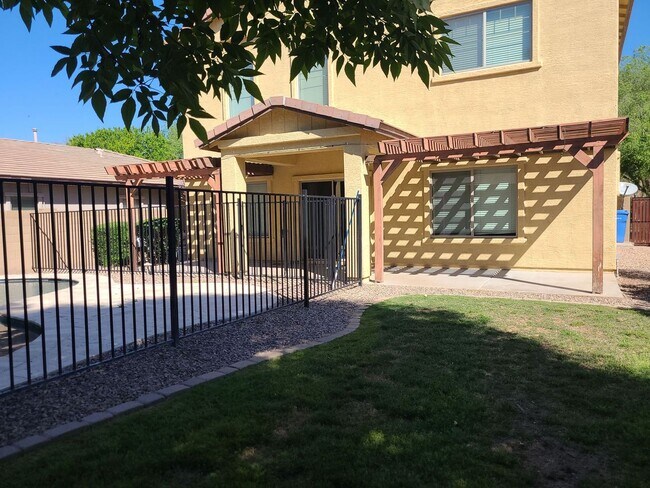 Foto del edificio - Ideal Living in Highland Groves: Stunning Cul-de-Sac Home with Builder Upgrades, Open Floor Plan,...