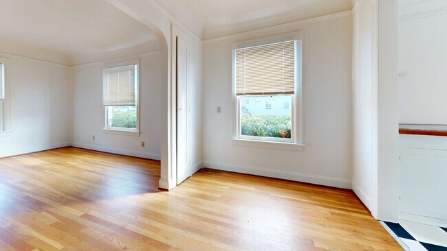 Interior Photo - Oregonian