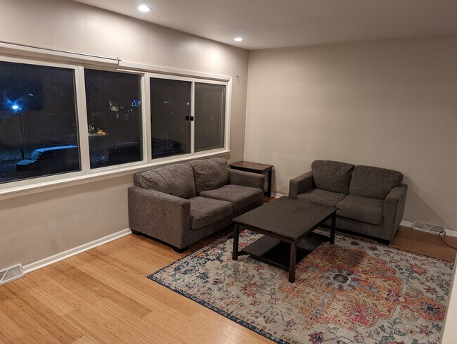 Foto del edificio - 8822 Forestview Rd