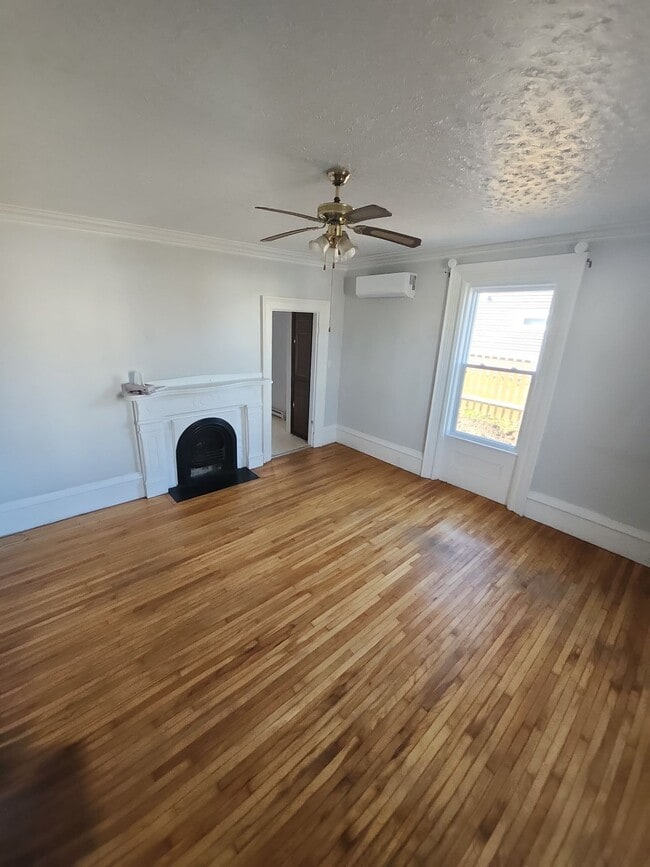 Building Photo - 118 Stellar St