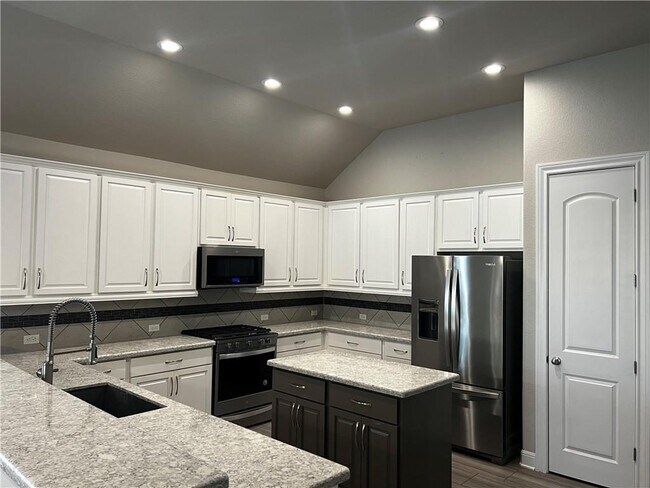 Building Photo - 2708 Enza Ct