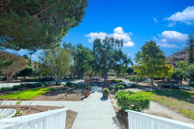 Building Photo - 1057 E La Loma Ave