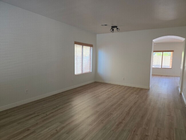 Building Photo - Beautiful five bedroom, 2.5 bath home with a large loft in the San Tan Heights community.