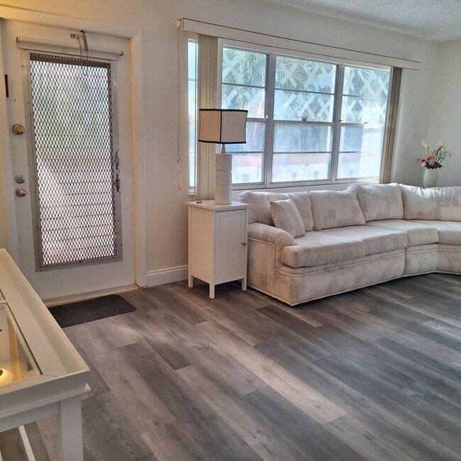 Foto del edificio - 2092 Wolverton E