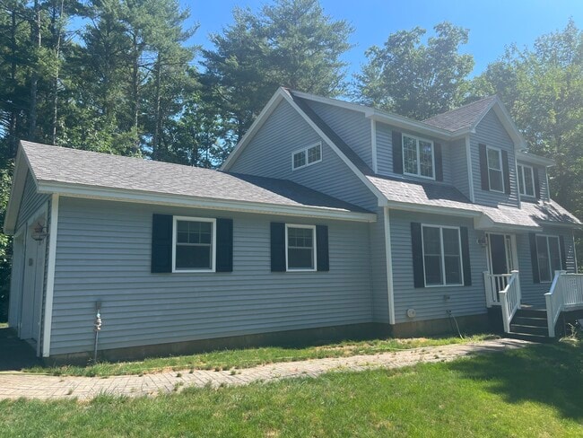 Building Photo - 11 Pinecrest Dr