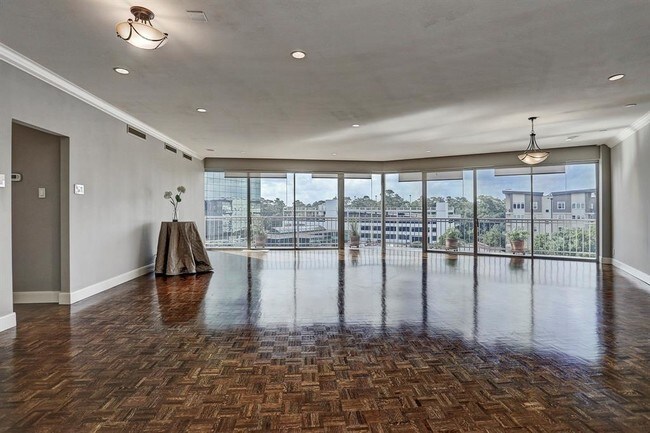 Building Photo - 5050 Woodway Dr