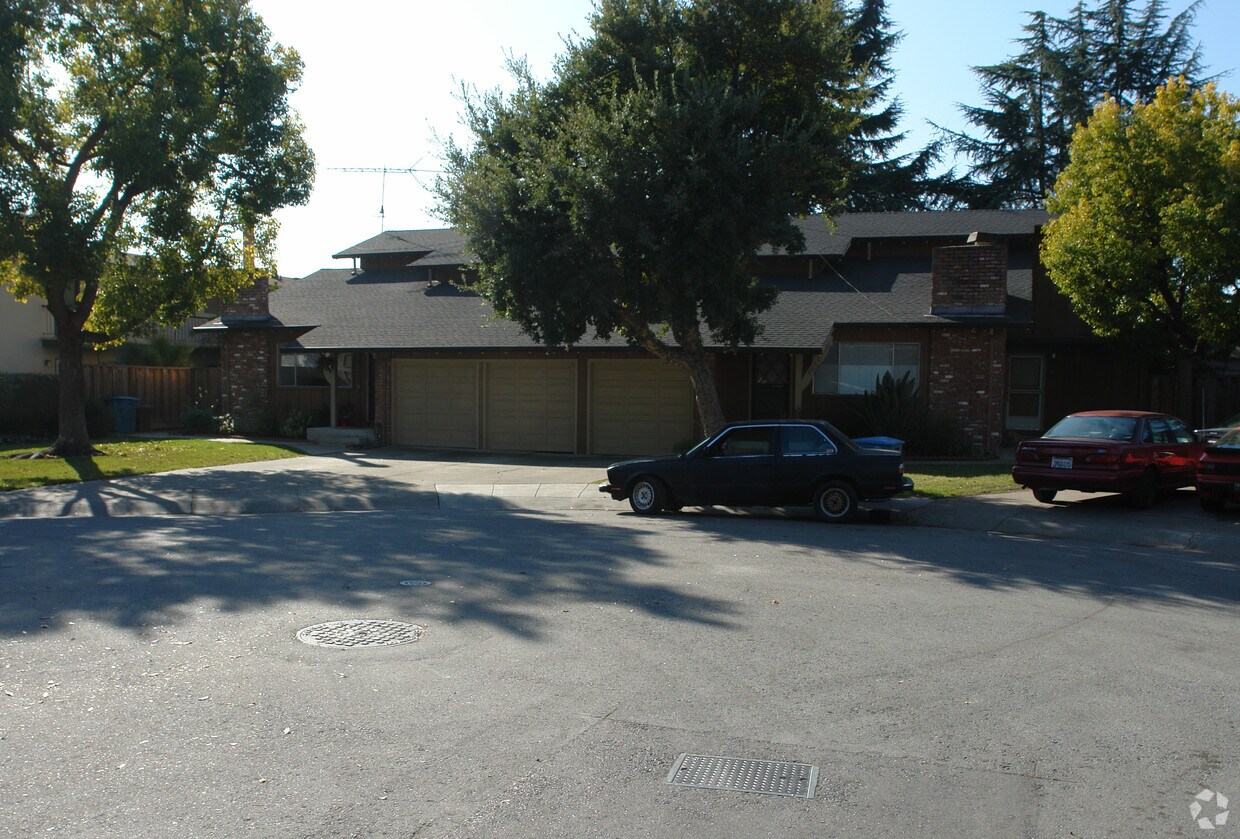 Building Photo - 4152-4154 Byron St