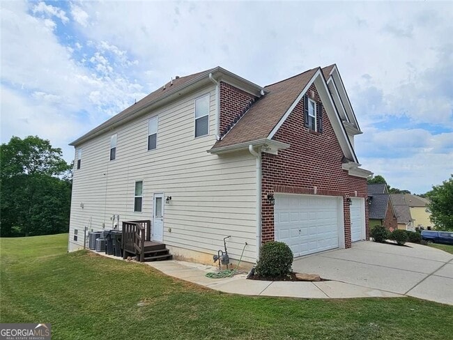 Building Photo - 3755 Long Lake Dr