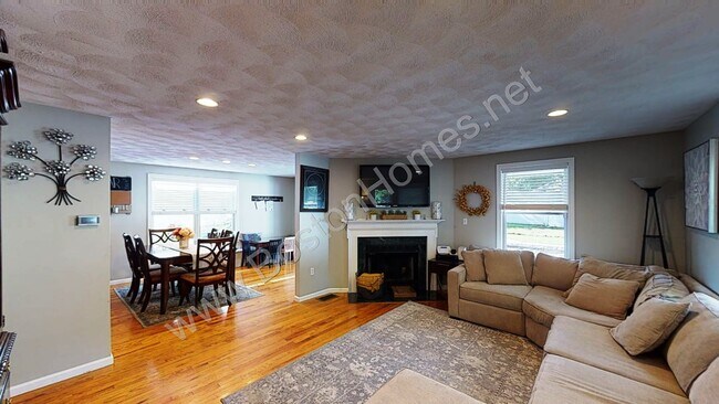 Building Photo - 303 Waverley Ave