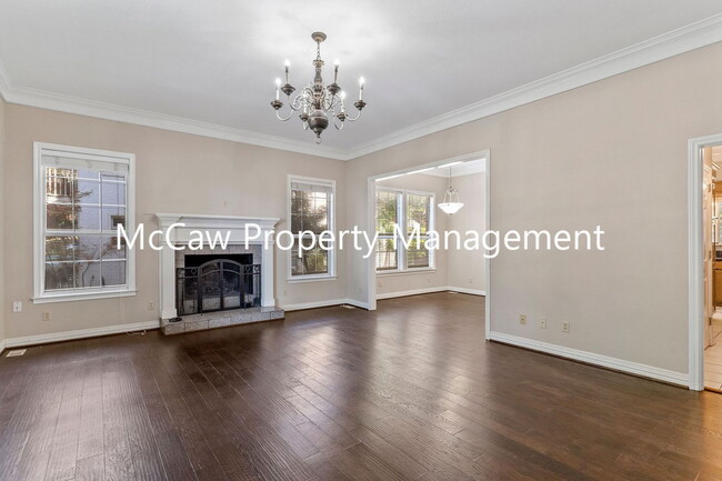 Foto del edificio - 302 W Spring St