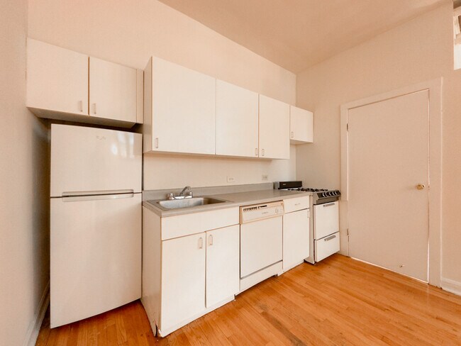 Foto del edificio - 821 W Waveland Ave