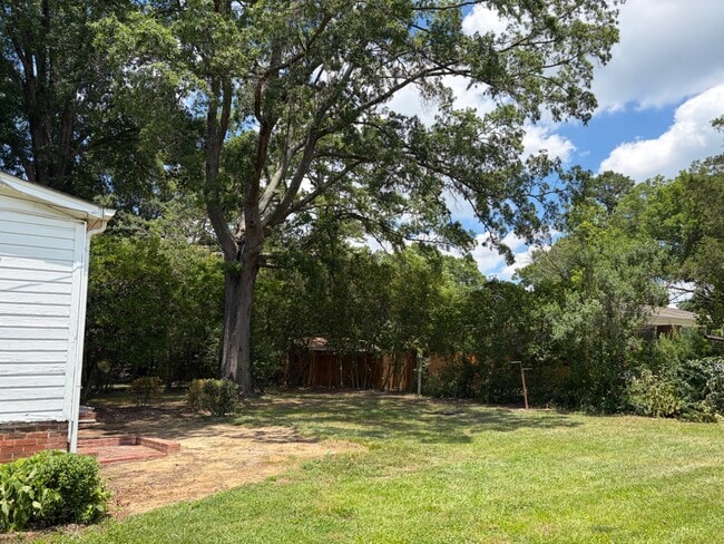 Foto del edificio - 6015 Monroe Rd