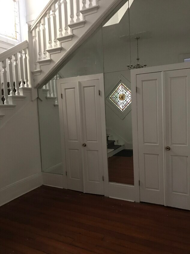 Foto principal - 1034 S Carrollton Ave