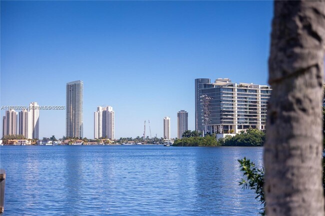 Foto del edificio - 3255 NE 184th St