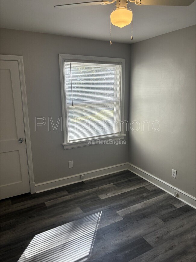 Foto del edificio - 5231 Rockland Rd