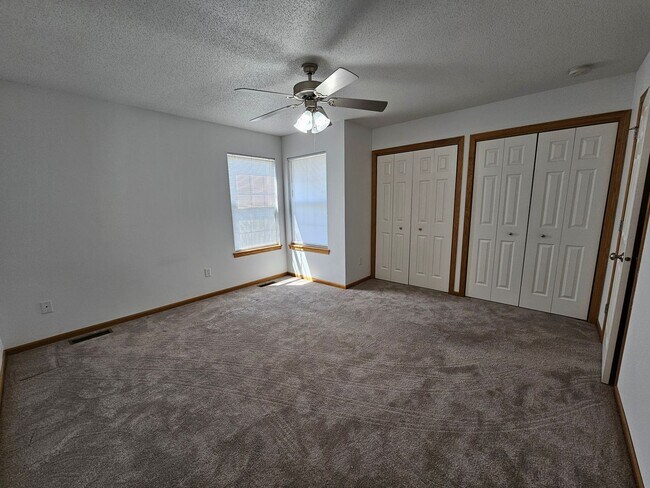 Building Photo - 50 Thistle Court