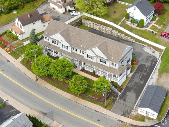 Building Photo - 960 Main St