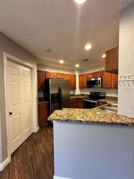 Foto del edificio - 4600 E Moody Blvd