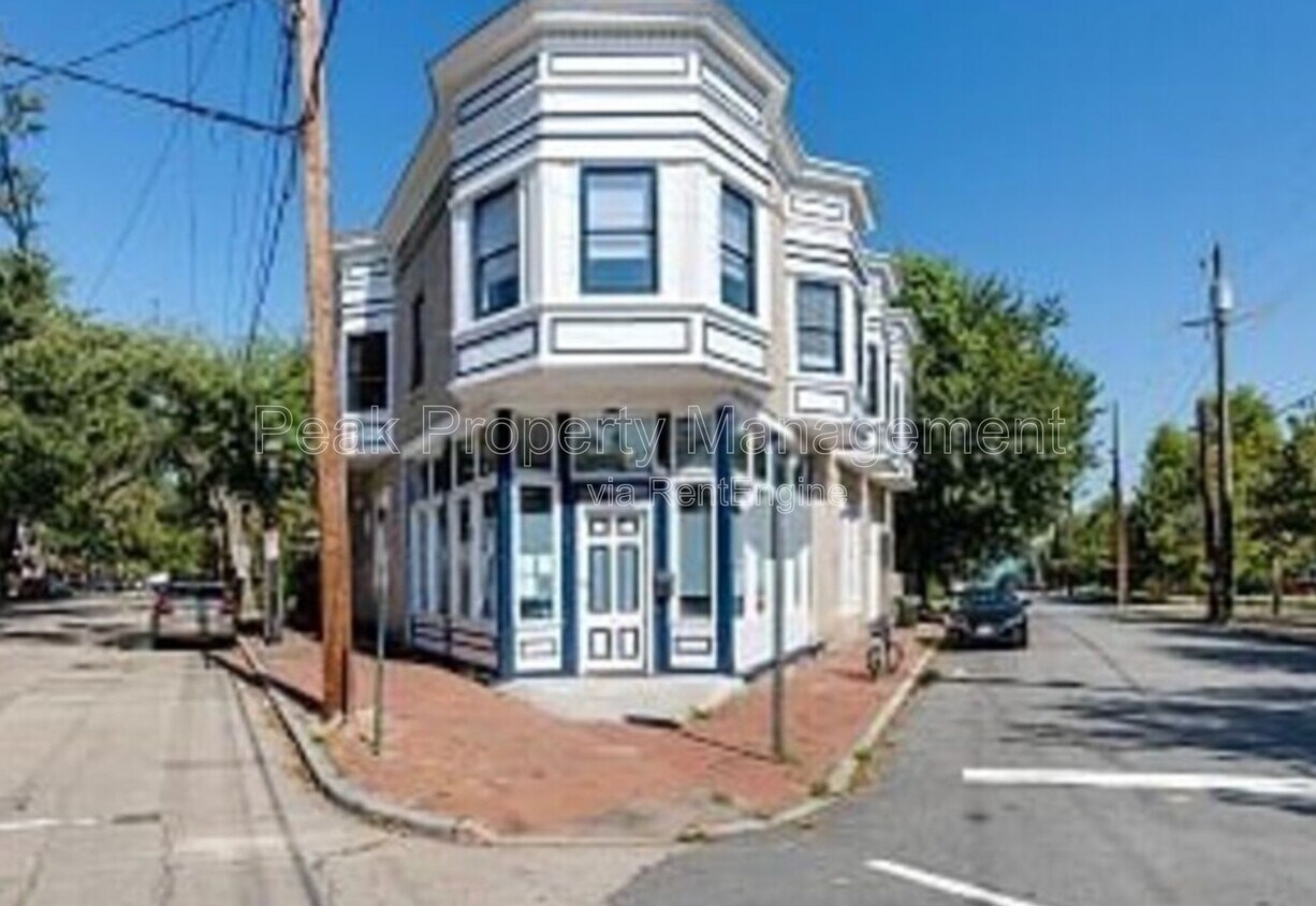 Foto del edificio - 300 W Clay St