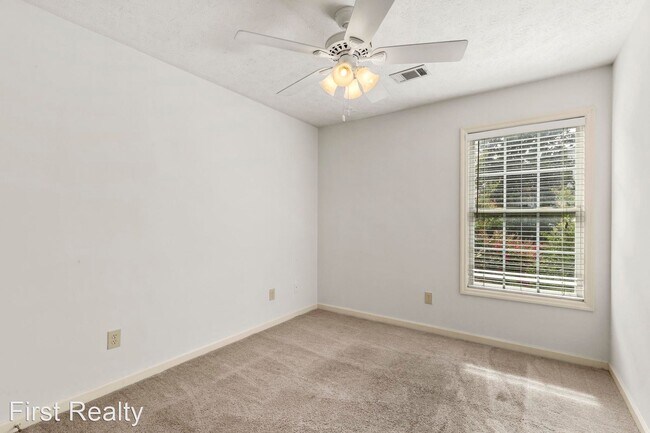 Foto del edificio - 3 br, 3 bath House - 535 W. Glenn Ave. #206