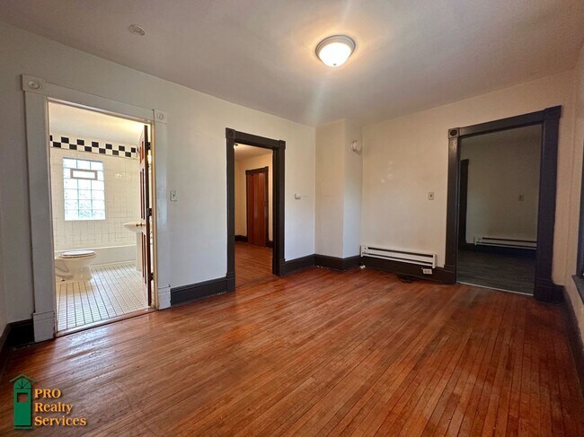 Building Photo - PM-160-013