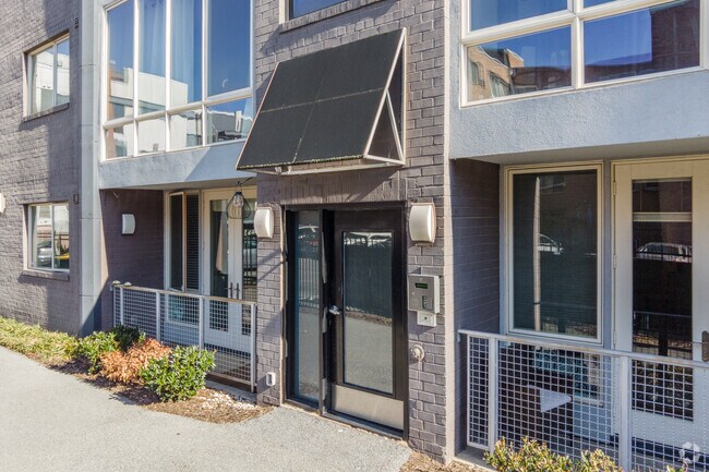 Entrance - 1423 Newton St NW