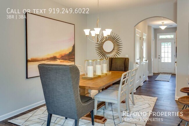 Building Photo - Stunning End Unit 3 Bedroom 1-Car Garage T...