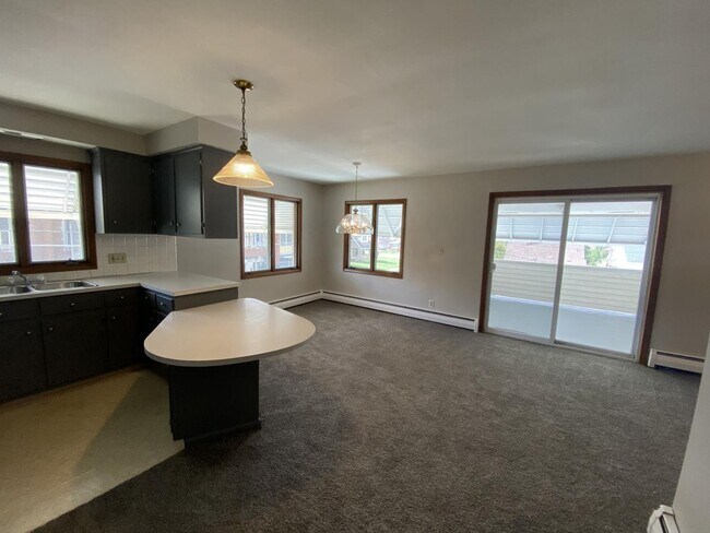 Foto del edificio - 6326 Ridge Rd