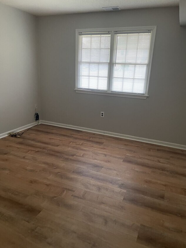 Photo - 323 Jefferson St