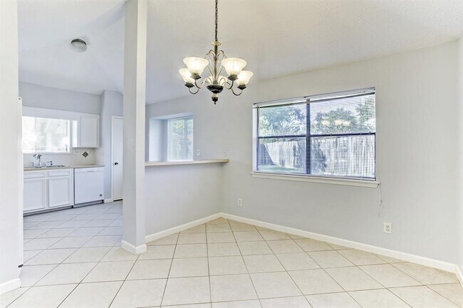 Building Photo - 20915 Union Park Dr