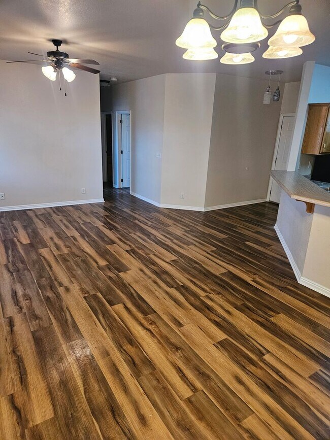 Building Photo - Located in Black Rock Subdivision