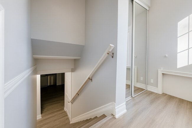 Photo du bâtiment - 61 Dufferin St