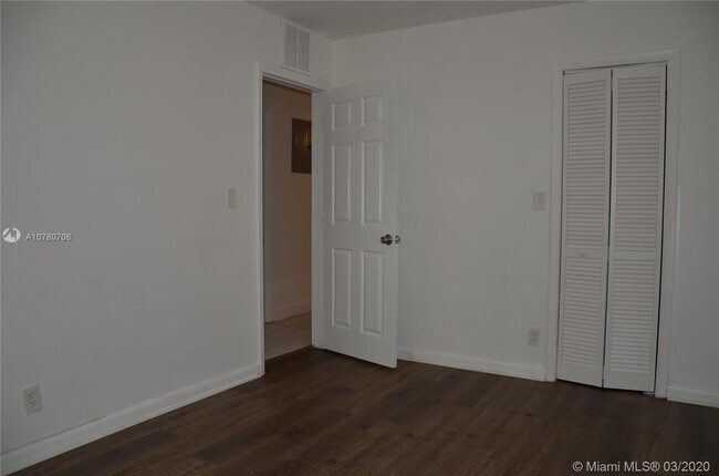 Foto del edificio - 3011 NW 12th St