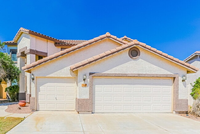 Building Photo - 514 W Redwood Dr