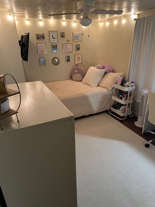 Building Photo - 1927 Fox Wy