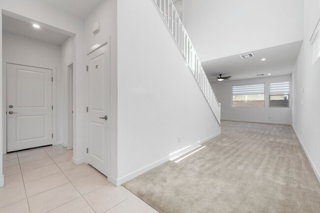 Foto del edificio - MODERN 2021 Built Home in Silverado Ranch!