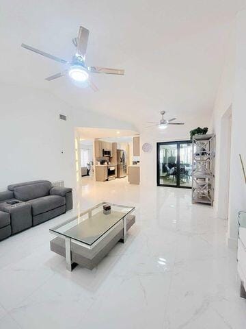 Foto del edificio - 1697 SW Clover St
