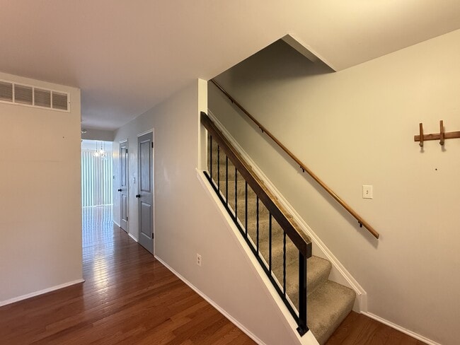Building Photo - 3208 Bolgos Cir
