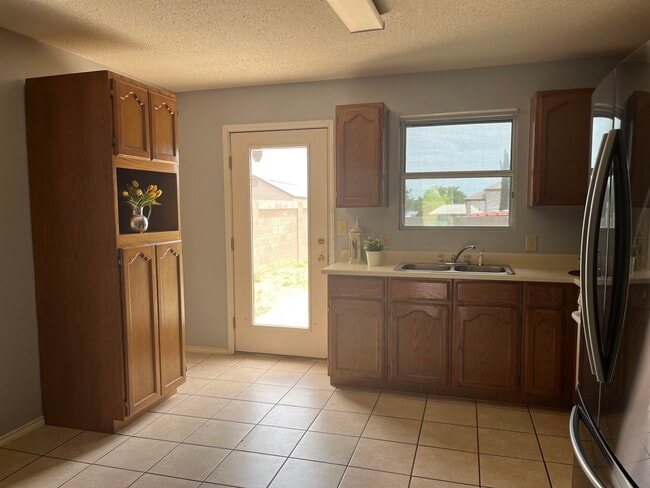 Building Photo - 821 Chalan Dr