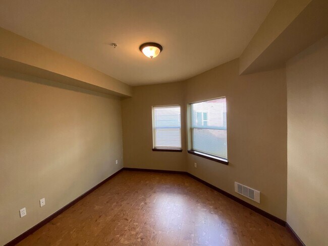 Foto del edificio - 259 W Bakerview Rd